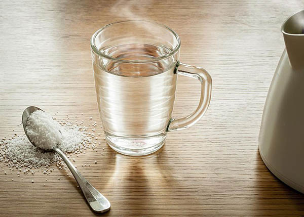 cách giảm cân bằng uống nước muối pha loãng buổi sáng có để giảm cân không