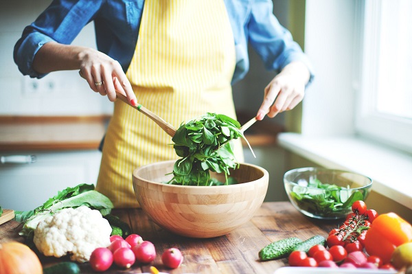 giảm cân bằng cách làm các món salad rau tươi trộn giảm cân