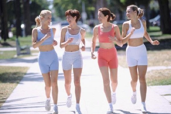 Đi bộ hay chạy bộ giảm cân nhanh hơn