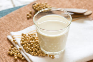 Sữa đậu nành bao nhiêu calo? Tác dụng tuyệt với uống sữa đậu nành giảm cân